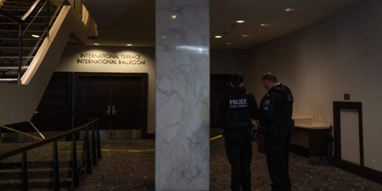 Former Secret Service agent: Trump administration should consider having less Cabinet members at events