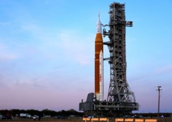 From hot sauces to cobbler, here's what Artemis II astronauts are eating