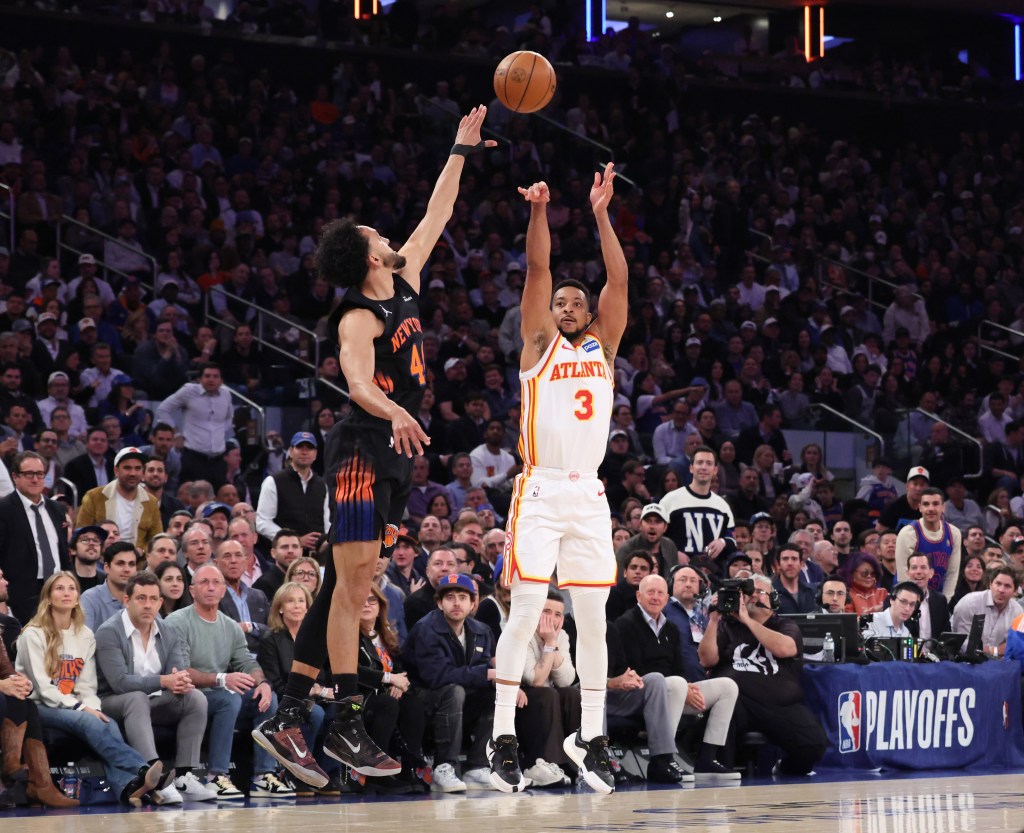 Atlanta Hawks guard CJ McCollum #3 puts up a shot as New York Knicks guard Landry Shamet #44 jumps to defend during the first quarter.