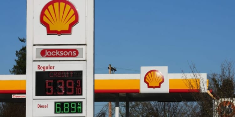 MAP: Gas prices dip in 15 states since last weekend