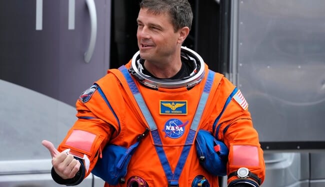 Reid Wiseman Moved to Tears At Sight of the Cross – Twitchy