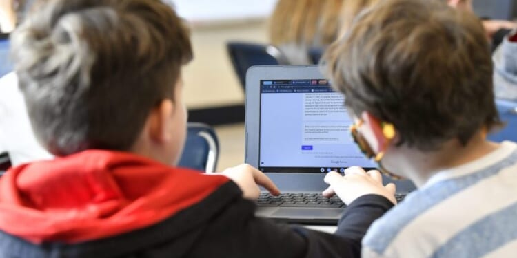 Screen time opponents target 1-on-1 devices in schools after success with cellphone bans