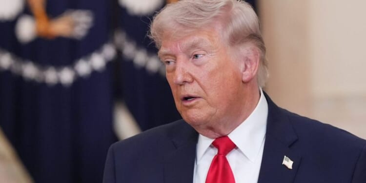 Trump directs DHS to pay employees during shutdown