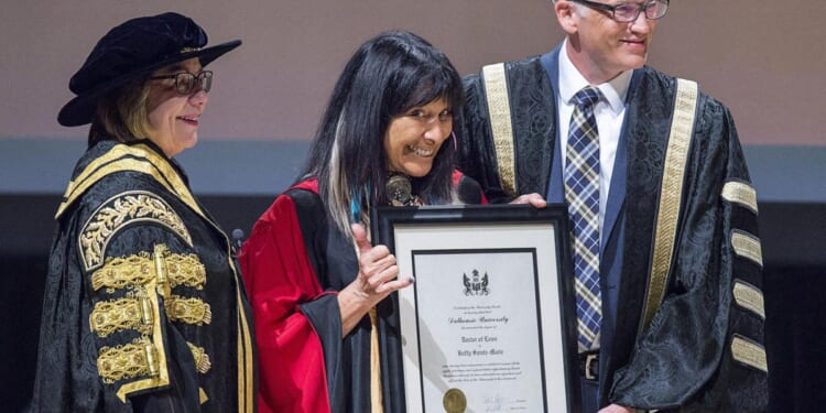 Buffy Sainte-Marie stripped of University of Toronto honorary degree over Indigenous claims