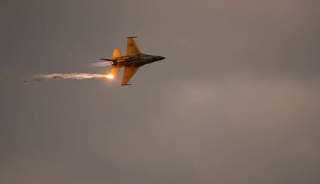 Two Navy Fighter Jets Collide and Explode Over Idaho Airshow – Twitchy