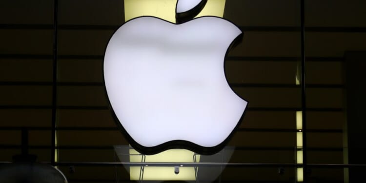 Apple asks Supreme Court to pause contempt finding in Epic Games case