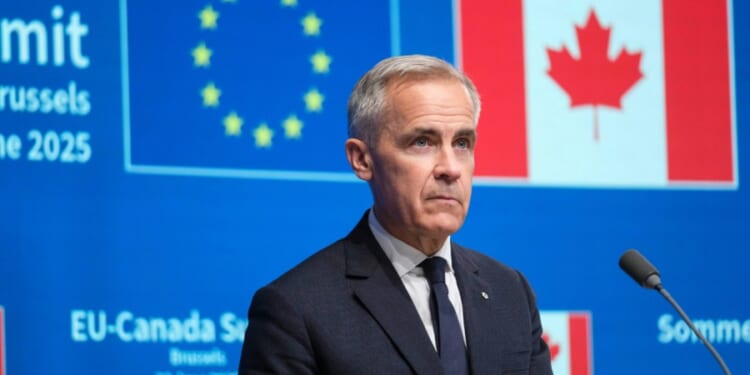 Carney takes jab at Trump after teleprompter goes down