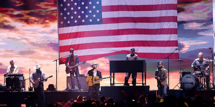 Cody Johnson Brings Down The House With Patriotic ‘Travelin’ Soldier’
