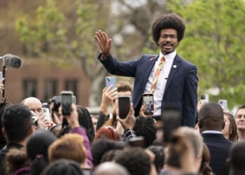 Cosplaying Dem Justin Pearson Does ‘Praise Dance’ During Graduation Ceremony – Twitchy