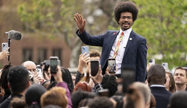 Cosplaying Dem Justin Pearson Does ‘Praise Dance’ During Graduation Ceremony – Twitchy