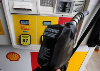 Gasoline price climbs 31 cents in past week, crossing $4.50 a gallon