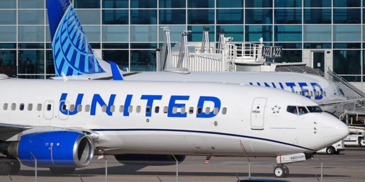 NTSB to investigate United plane that struck pole on NJ Turnpike
