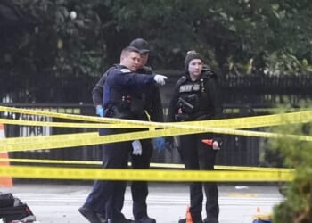 Suspect in White House shooting dead