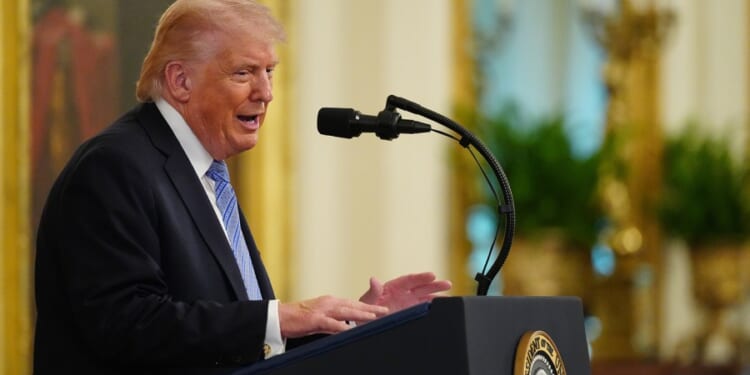 Trump disputes ABC reporter's account of call after WHCA dinner