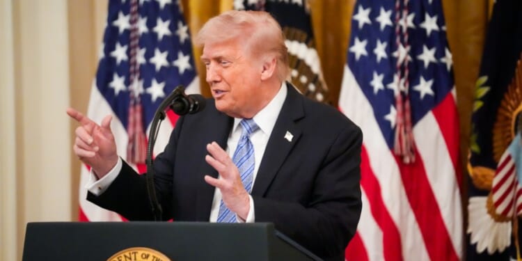 Trump slams Coney Barrett, Gorsuch over tariff decision